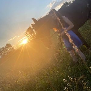 Meet your Posher, Emeillia